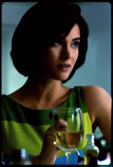  Joanna Going as Roz, working the scam 